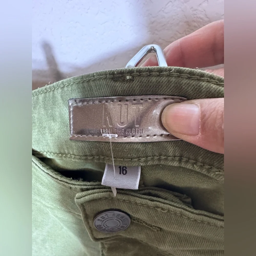 Kut From The Kloth Women's Catherine Shorts Olive Size 16 - Picture 4 of 10